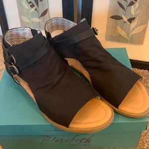 Black canvas sandals